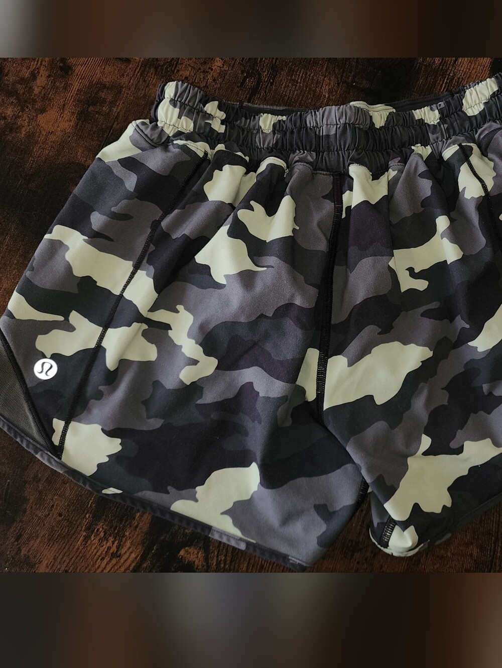 Lululemon Hotty Hot Shorts Dark Green Camo Size 4 Tall
